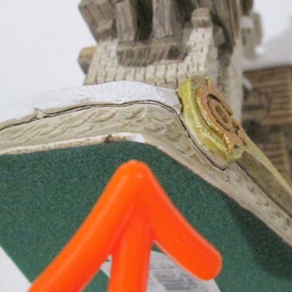 David Winter Oliver Twist Collection Fagins Hideout House 2003 Has Flaws - Picture 11 of 12